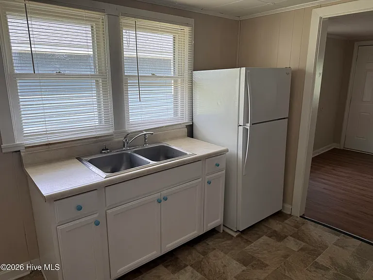 2306 Bay St — Photo 6