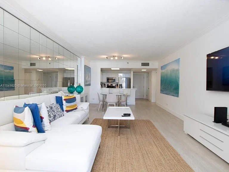 2301 Collins Ave #625 — Photo 9