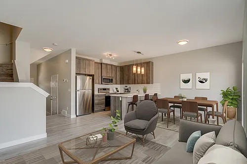 1 Reunion Loop NW Photo 1