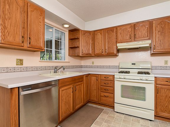 3rd image of 3548 Eisenhower Dr