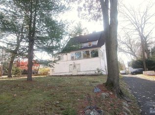 242 Rock Ave, Park Ridge, NJ 07656