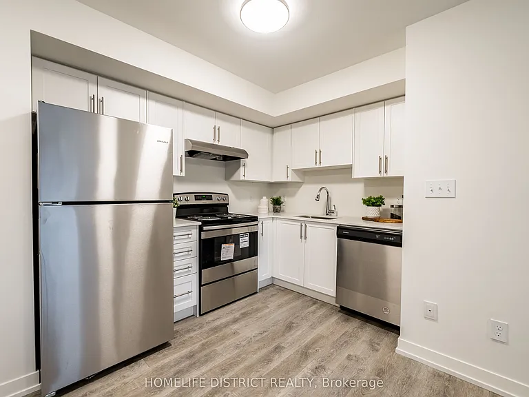 976 Simcoe St N #202 — Photo 2