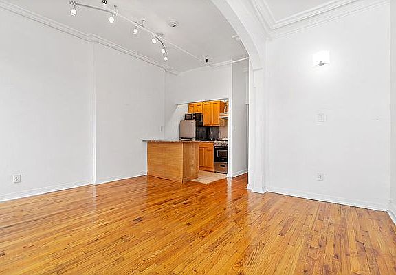 4th image of 64 E 129th St APT 2