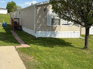 4060 Steamboat Ln, Dubuque, IA 52001