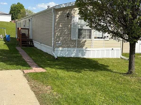 4060 Steamboat Ln, Dubuque, IA 52001