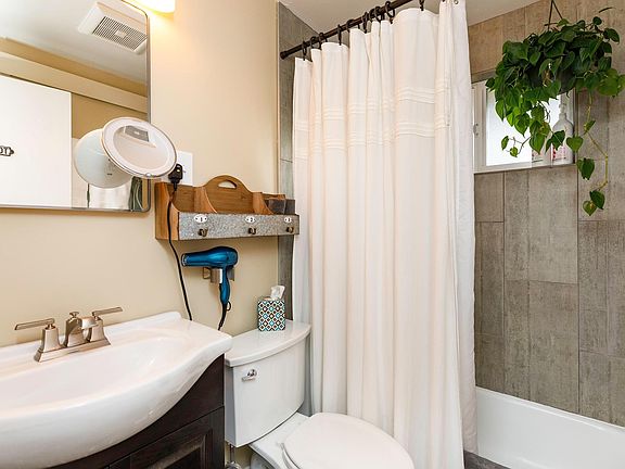 3rd image of 2807 22nd Ave W APT 1