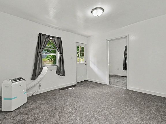 5th image of 910 Hill St