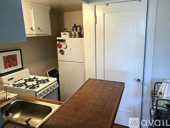 5th image of 554 Avenue A APT C