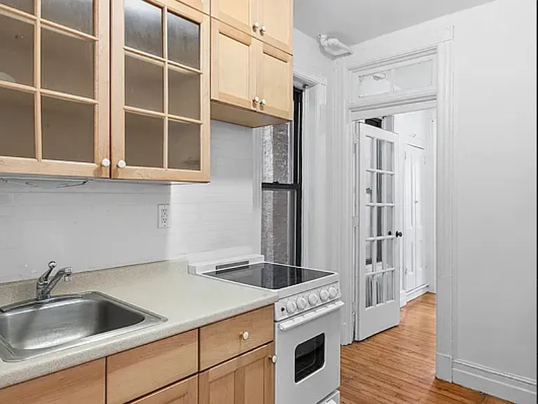 25 Leroy St #10 — Photo 4