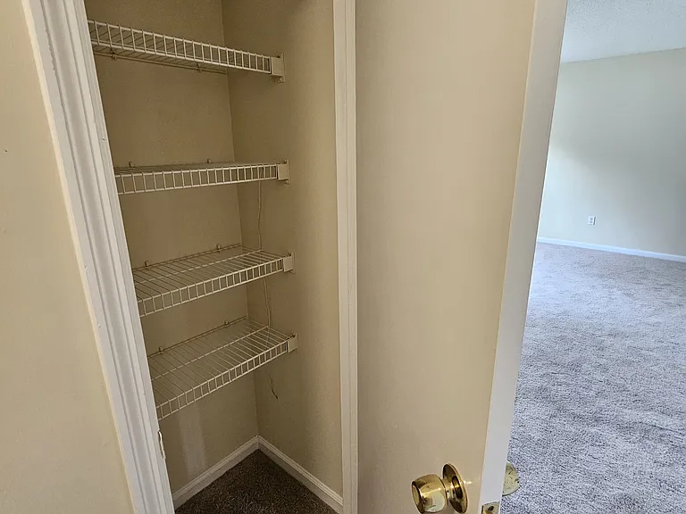 124 Hunt Club Ct — Photo 10