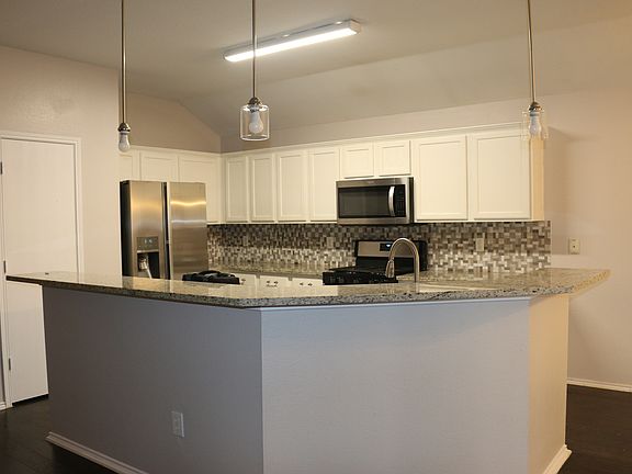 4th image of 3912 Chelsea Dr