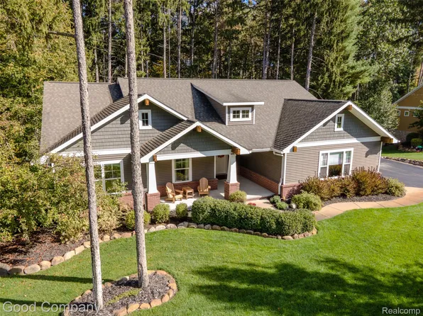 8726 Sunrise Mist Dr, Pinckney, MI 48169