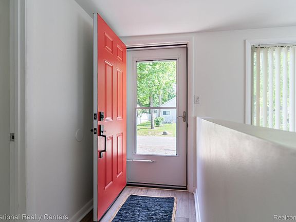 4th image of 3973 Oak Knoll Rd
