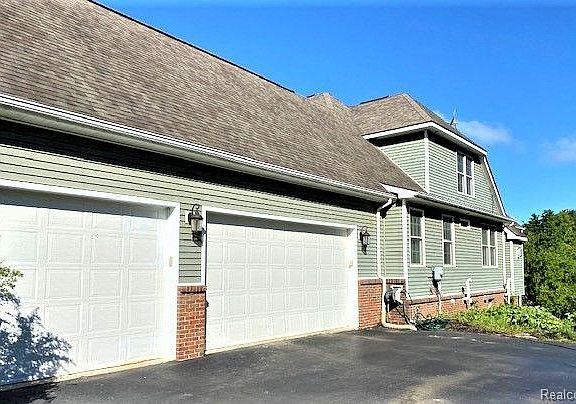 3rd image of 5575 Birch Dr