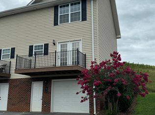 610 Grays Pointe Ct, Johnson City, TN 37615