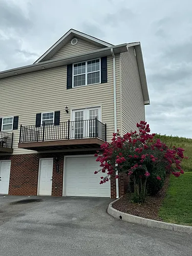 610 Grays Pointe Ct Photo 1