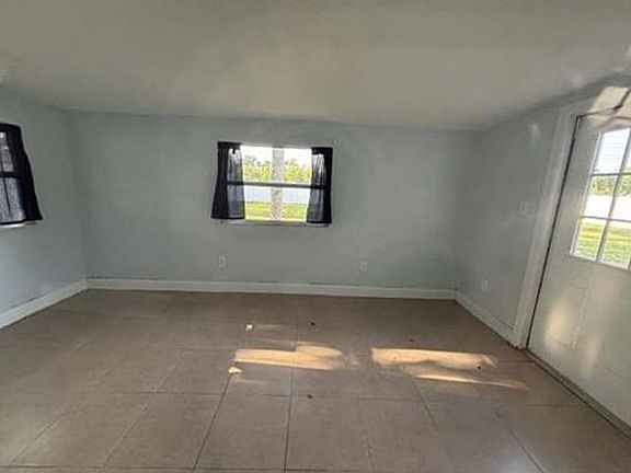 4th image of 1179 Tracy Dr