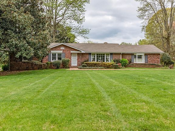 3rd image of 2304 Dogwood Ln