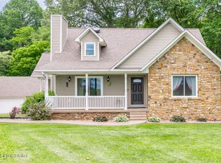 220 Castle Ct, Vine Grove, KY 40175