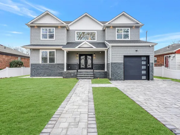 10 Trafalgar Square, Valley Stream, NY 11581