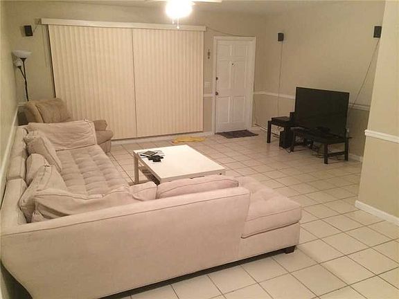 5th image of 3229 SW 15th Ave