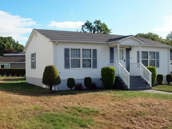 50 Highland St #141, Taunton, MA 02780