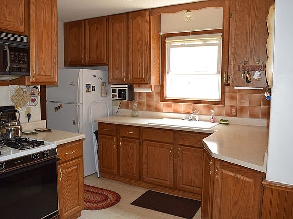 2nd image of 3749 Noble Ave N