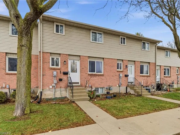 486 Springbank Ave N #4, Woodstock, ON N4T 1K8