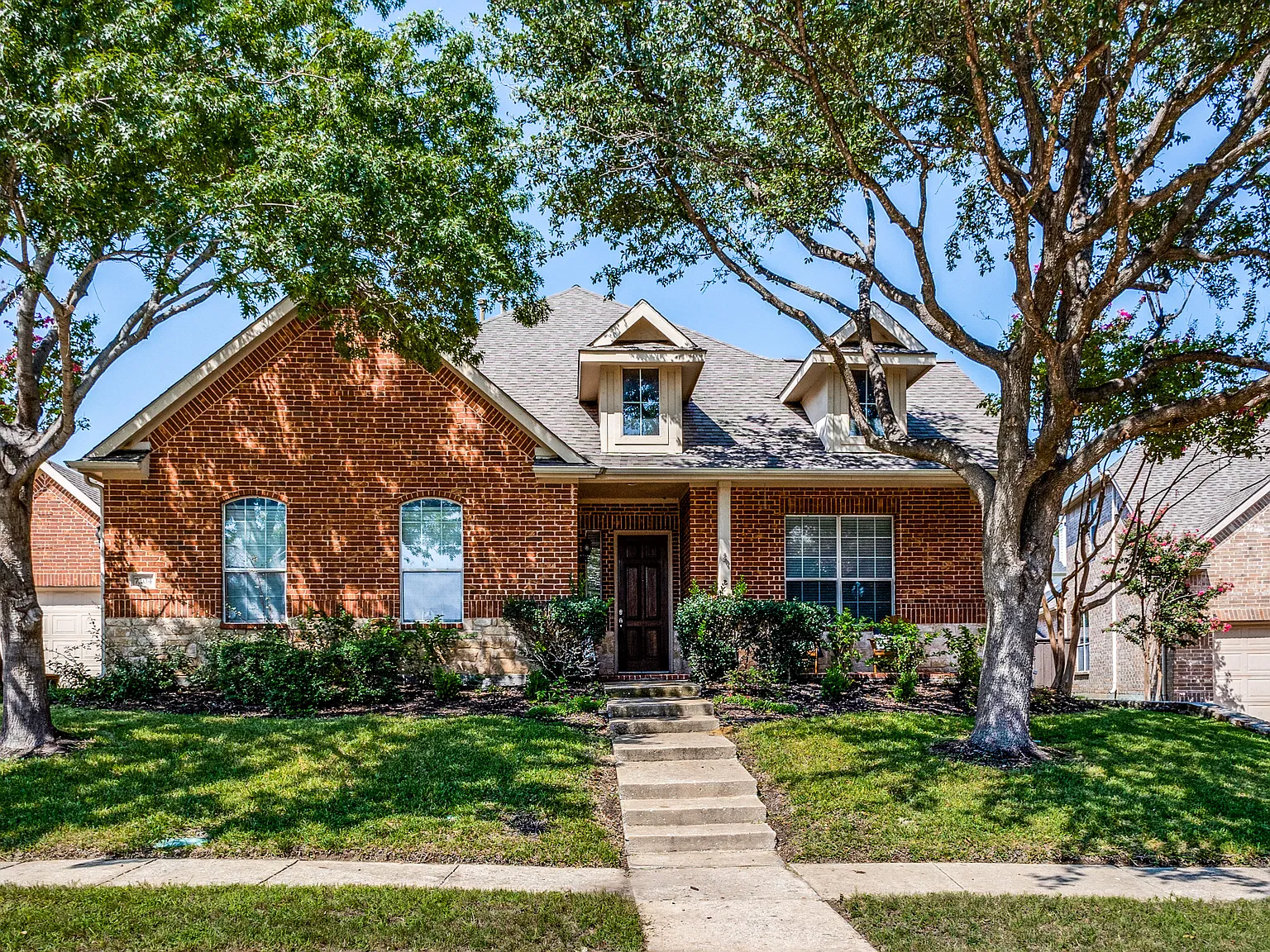 4 bed, 3933 sqft, $3,800 — Photo 2