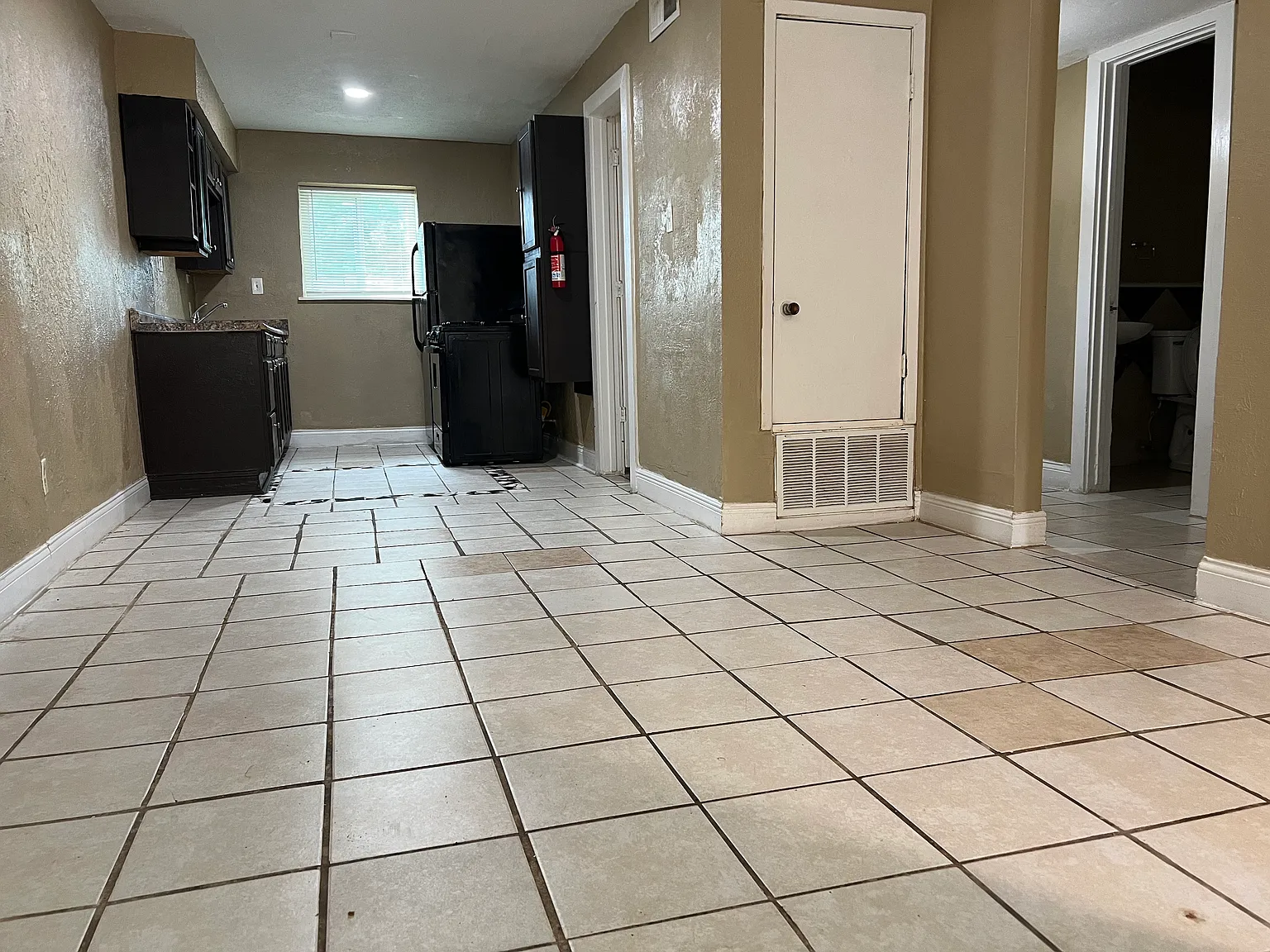 1 bed, 700 sqft, $1,050 — Photo 3