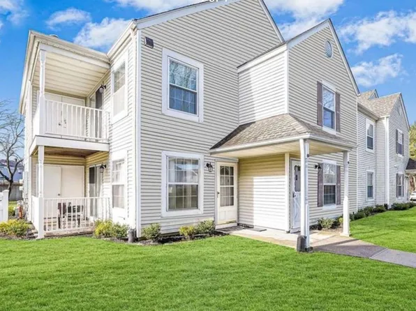 363 Artist Lake Drive #363, Middle Island, NY 11953