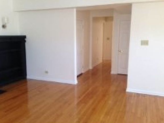 LR looking into hallway