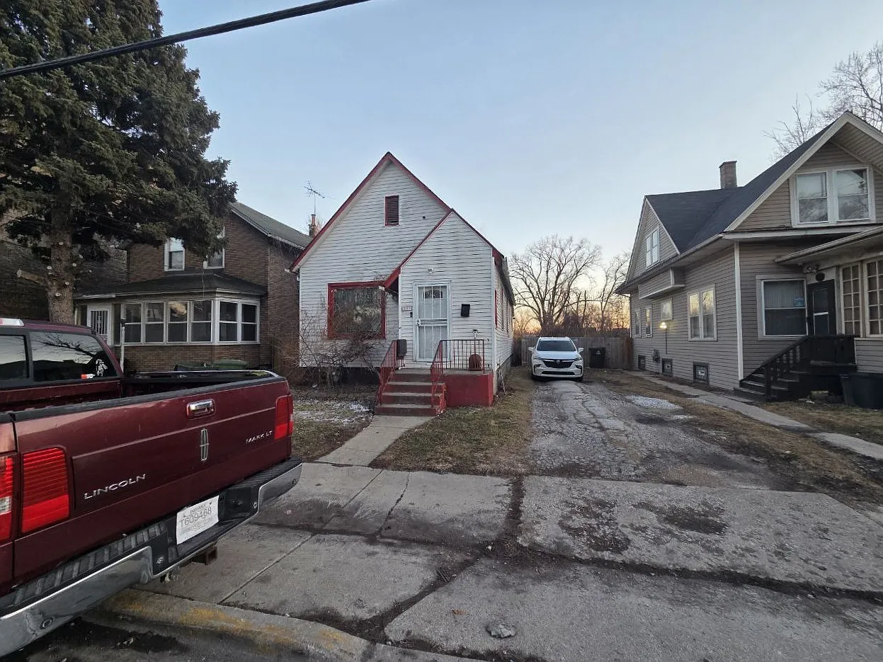 221 E 138th St photo 1
