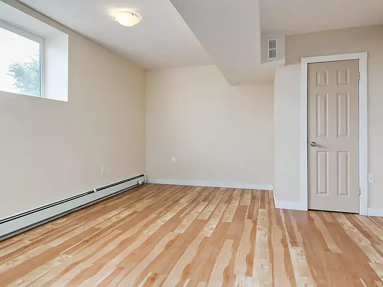 510 Robert St E — Photo 24