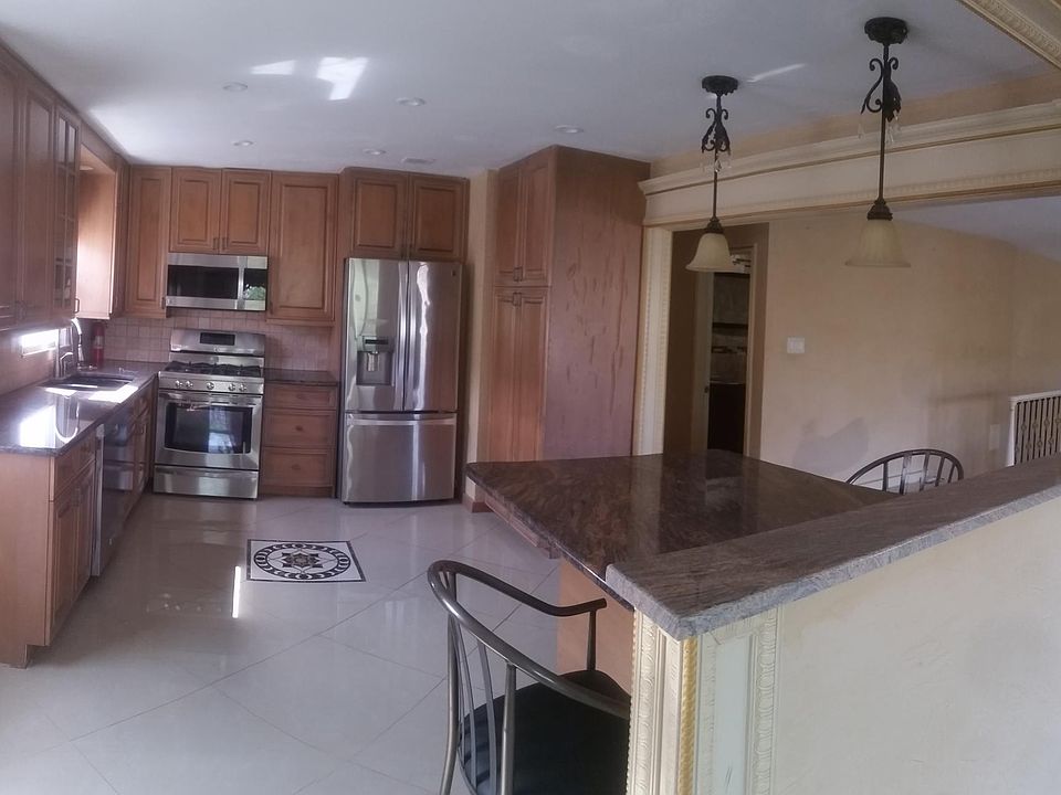 Eat in kitchen