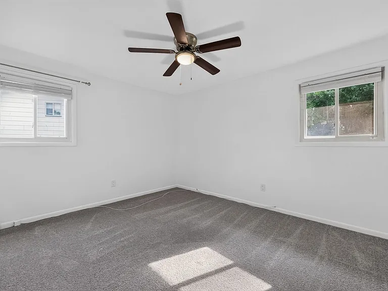 1700 Jarvis Ave — Photo 10