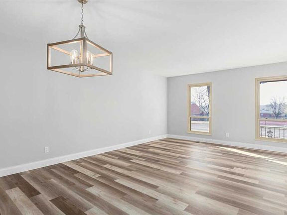 4th image of 9335 Cinnabar Dr