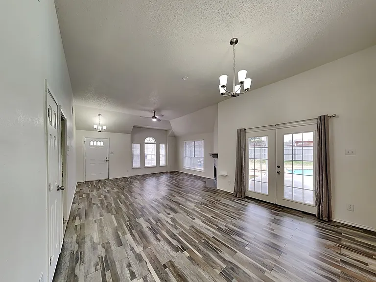 2829 Salado Trl — Photo 13