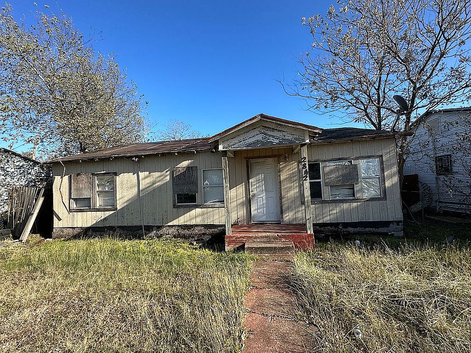 1st image of 2842 Carver Dr
