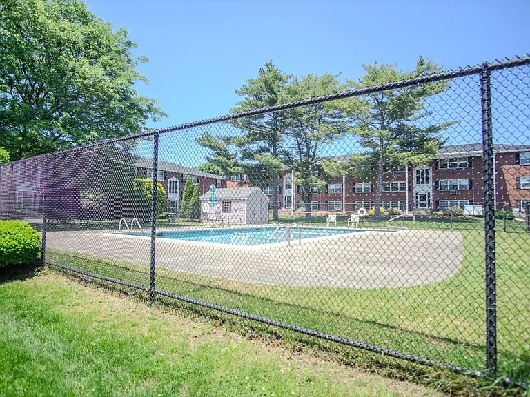 3 Tara Dr #4 — Photo 16