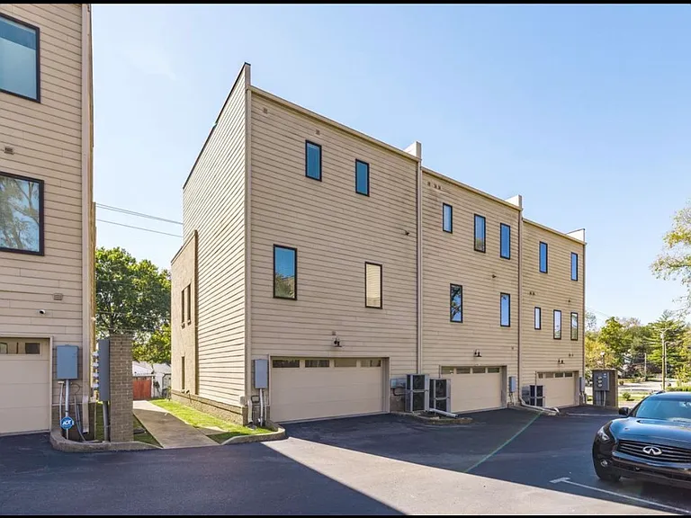 727 Douglas Ave — Photo 13