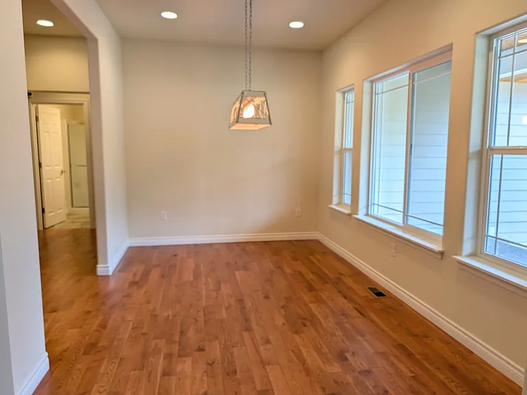 13837 Bay View Rd — Photo 6