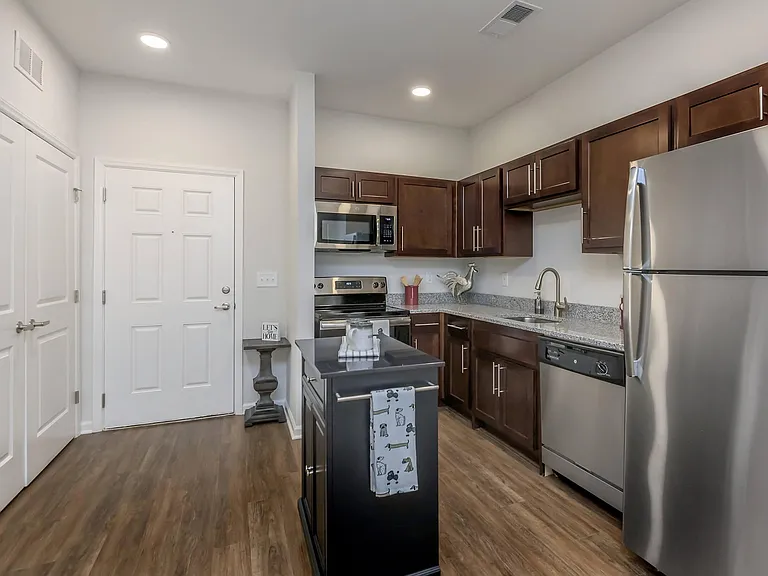 SPACIOUS KITCHEN