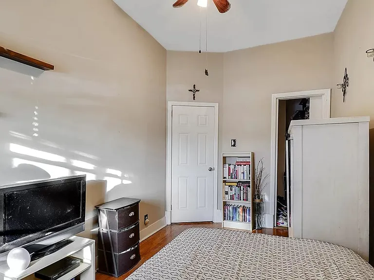 832 Washington St #6 — Photo 9