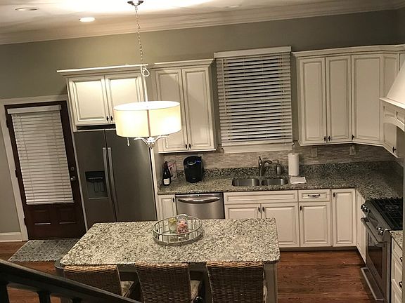 5th image of 931 Mogridge Ln