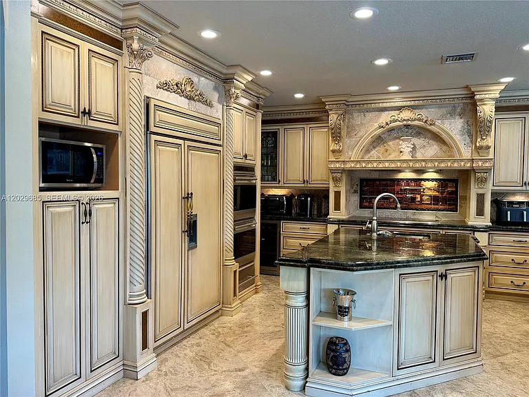 10445 Canterbury Ct — Photo 31