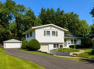 5967 Graystone Dr, Sylvania, OH 43560