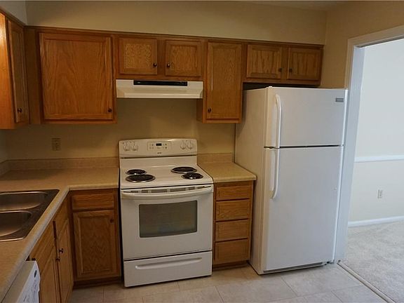 3rd image of 2720 Whitney Pl APT 504