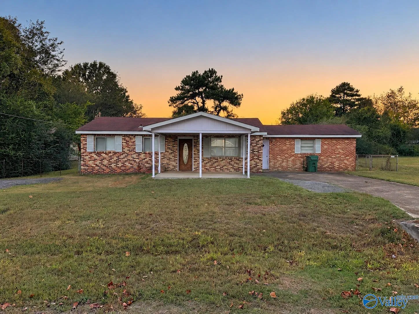 3 bed, 1.5 bath, 1243 sqft, $2,500 — Photo 1