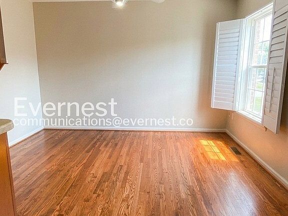 4th image of 1302 Wilcox Ave